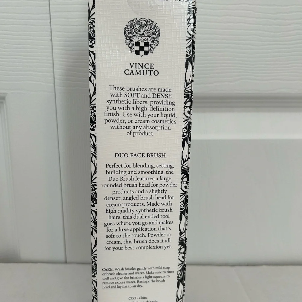 Vince Camuto Beauty Duo Face Brush | Dual-Ended Cream & Powder Makeup Brush. New